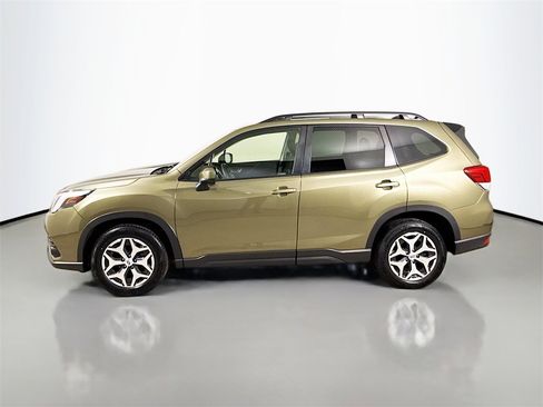 Used 2024 Subaru Forester Premium image 13