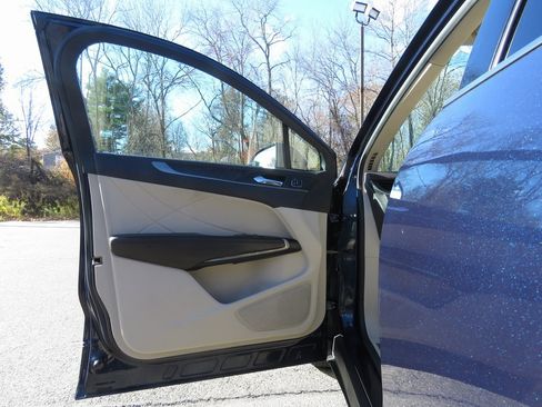 Used 2017 Lincoln MKC Reserve w/ Lincoln MKC Climate Package image 11