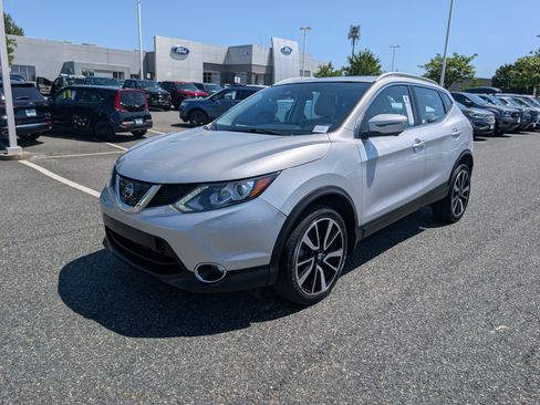 Used 2018 Nissan Rogue Sport SL w/ SL Premium Package FWD image 7