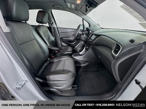 Used 2022 Chevrolet Trax LT w/ Sport Edition AWD/4WD image 25