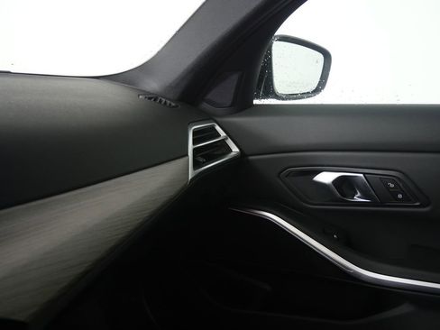 Used 2025 BMW 330i Sedan image 30