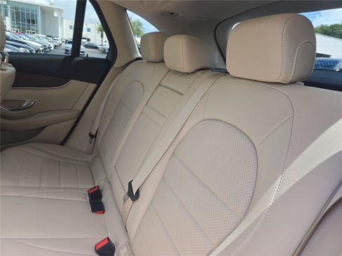 Used 2019 Mercedes-Benz GLC 300 4MATIC image 9