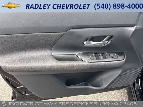 Used 2025 Nissan Kicks SV AWD/4WD image 5