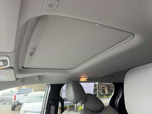 Used 2025 Toyota Sienna XLE image 16