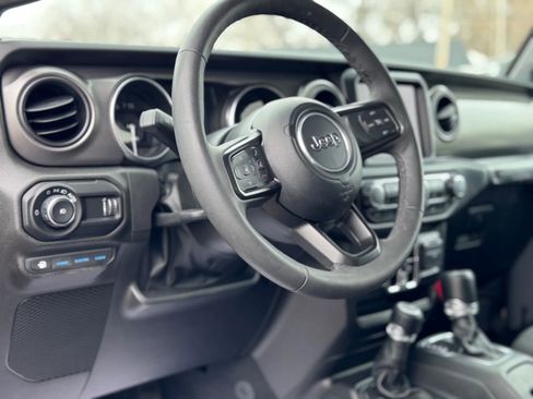 Used 2023 Jeep Wrangler Unlimited w/ Sun & Screen Package image 25