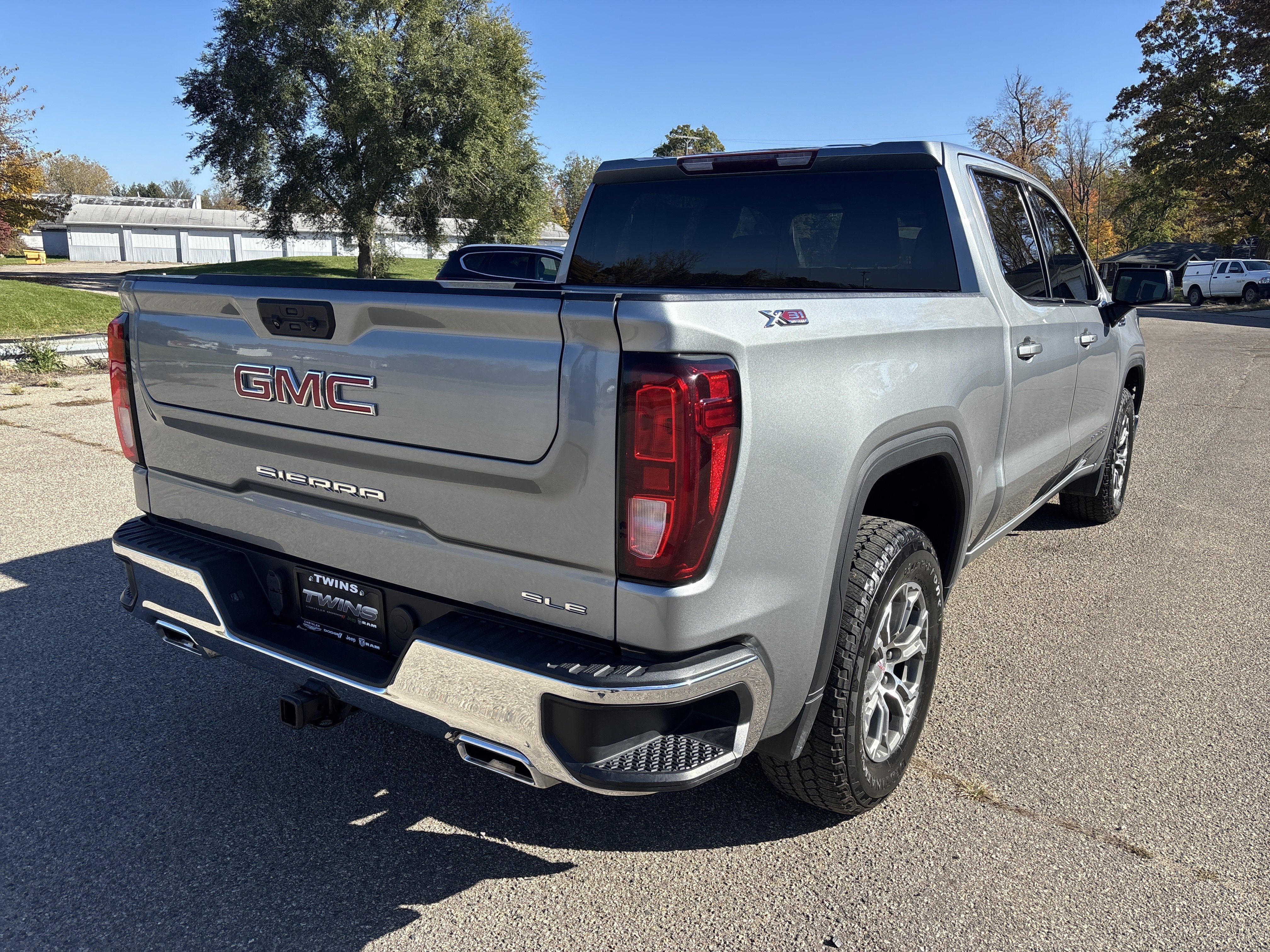 Used 2023 GMC Sierra 1500 SLE w/ X31 Off-Road Package AWD/4WD image 3