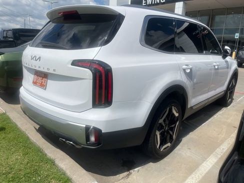 Used 2024 Kia Telluride EX FWD image 4