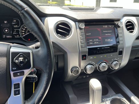 Used 2021 Toyota Tundra SR5 w/ SR5 Leather Package AWD/4WD image 18