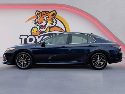 Used 2021 Toyota Camry XLE w/ Navigation Package image 8