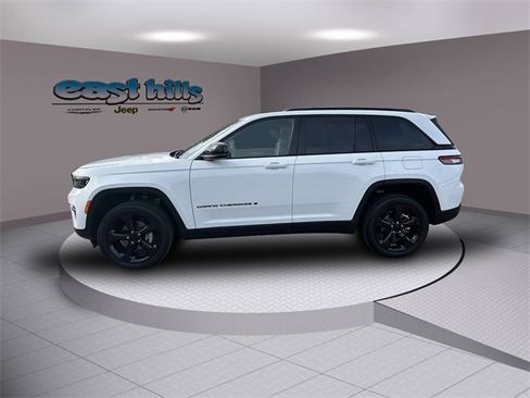 Certified 2023 Jeep Grand Cherokee Altitude image 6