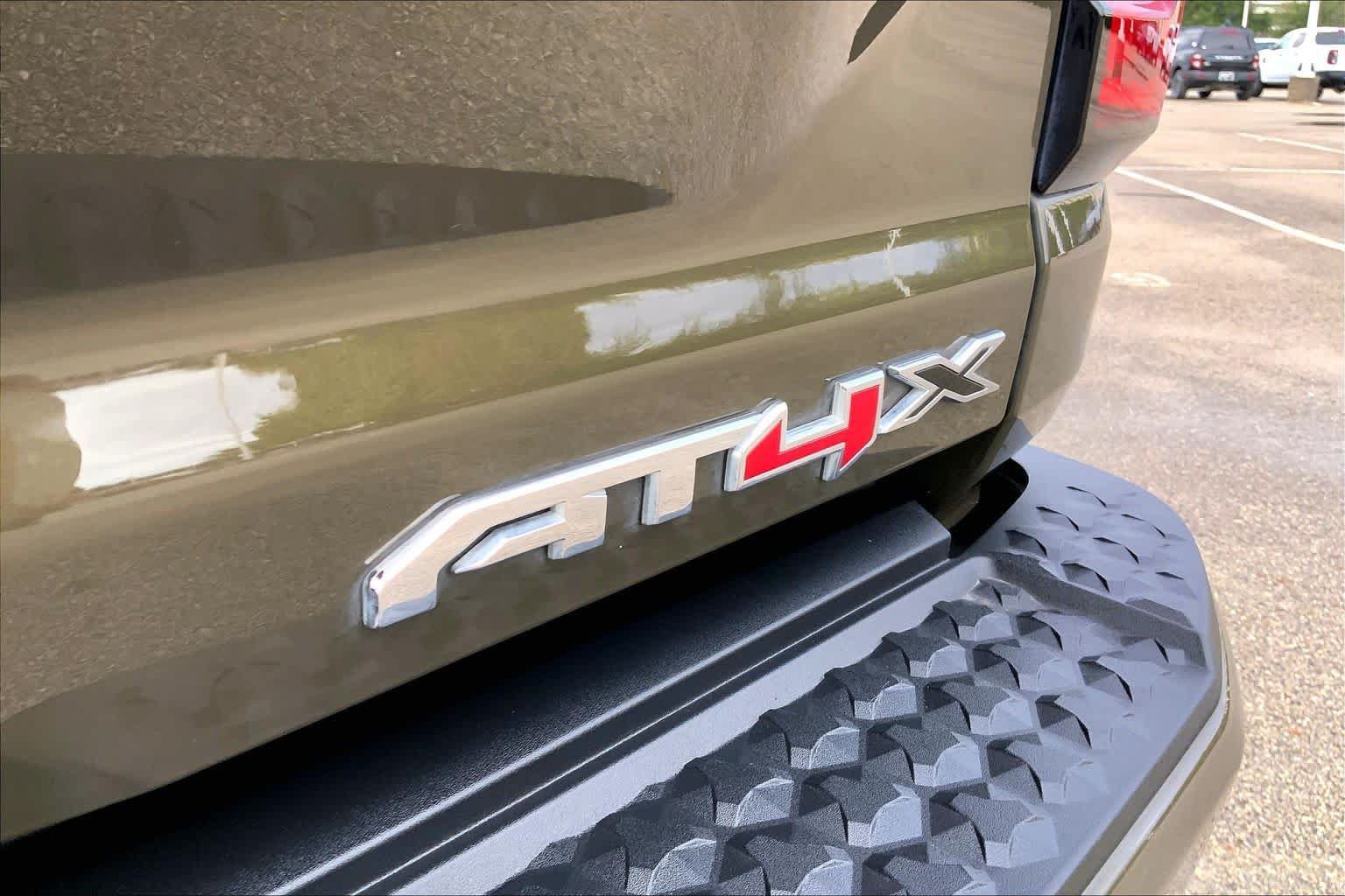 Used 2024 GMC Canyon AT4X AWD/4WD image 10