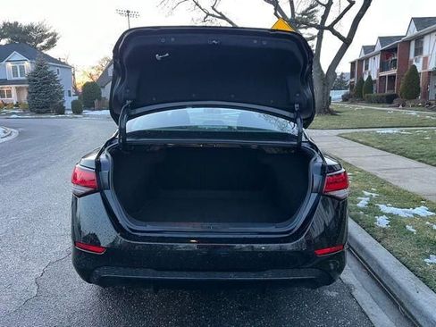 Used 2025 Nissan Sentra SV FWD image 11