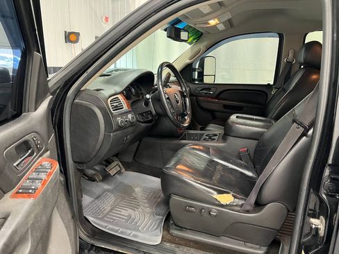 Used 2011 Chevrolet Silverado 2500 LTZ w/ LTZ Plus Package AWD/4WD image 7