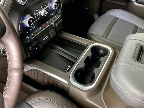 Certified 2022 GMC Sierra 2500 Denali w/ Denali Ultimate Package AWD/4WD image 16