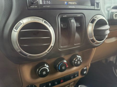 Used 2017 Jeep Wrangler Sahara w/ Connectivity Group image 19