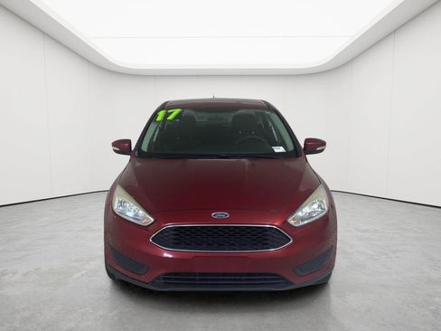 Used 2017 Ford Focus SE FWD image 2