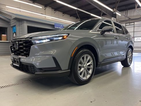 Used 2025 Honda CR-V EX image 3