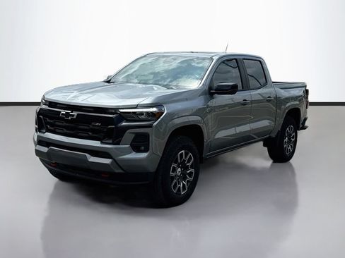 Used 2026 Chevrolet Colorado Z71 w/ Technology Package AWD/4WD image 3