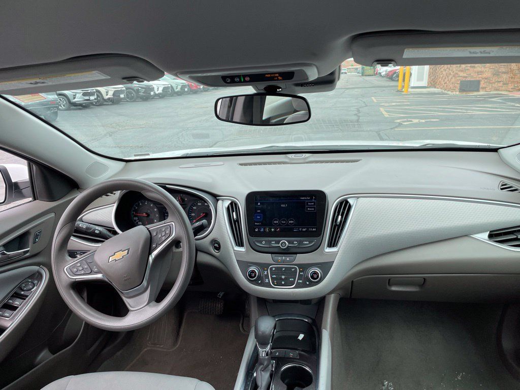 Used 2025 Chevrolet Malibu LT FWD image 16