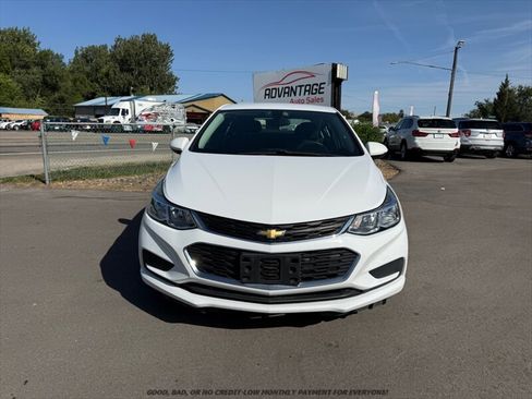 Used 2017 Chevrolet Cruze LS FWD image 2
