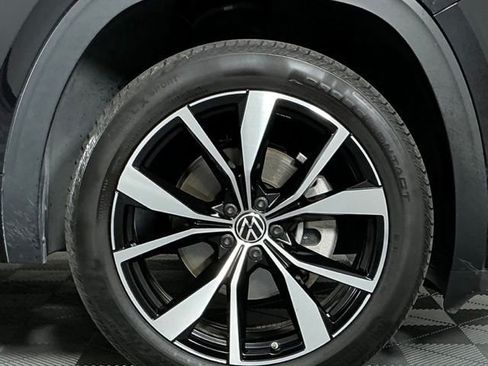 Used 2024 Volkswagen Atlas SEL Premium R-Line AWD/4WD image 8