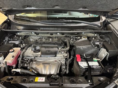 Used 2018 Toyota RAV4 LE w/ All Weather Liner Package AWD/4WD image 27