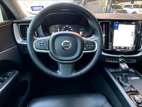 Used 2019 Volvo XC60 T6 Momentum w/ Premium Package image 5