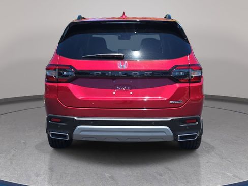 Used 2023 Honda Pilot Touring image 6