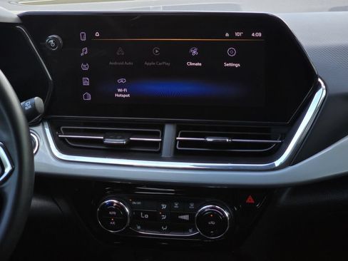 Used 2025 Chevrolet Trax LT w/ Driver Confidence Package FWD image 21