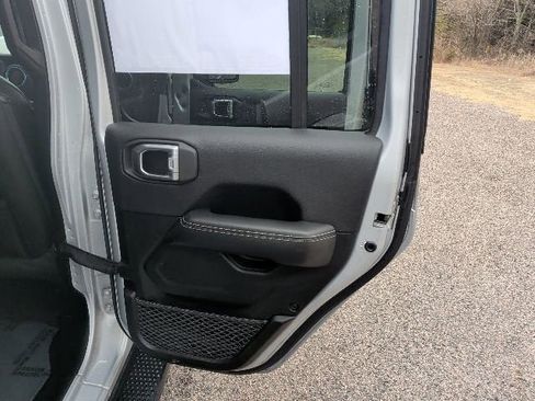 Used 2022 Jeep Wrangler Unlimited Sahara AWD/4WD image 10