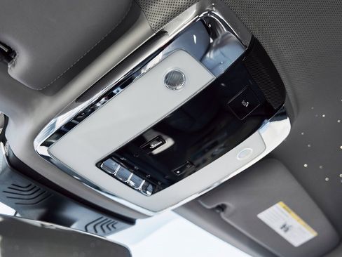 Used 2025 Rolls-Royce Phantom Sedan image 93