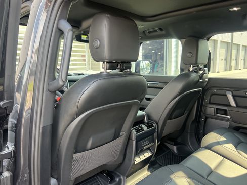 Certified 2024 Land Rover Defender 110 X-Dynamic SE AWD/4WD image 35