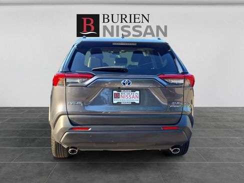 Used 2022 Toyota RAV4 XLE Premium AWD/4WD image 4