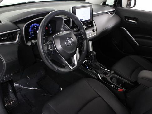 Used 2023 Toyota Corolla Cross XLE w/ Convenience Package FWD image 19