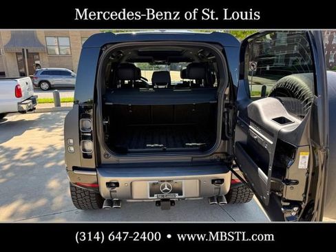 Used 2025 Land Rover Defender 110 V8 AWD/4WD image 8