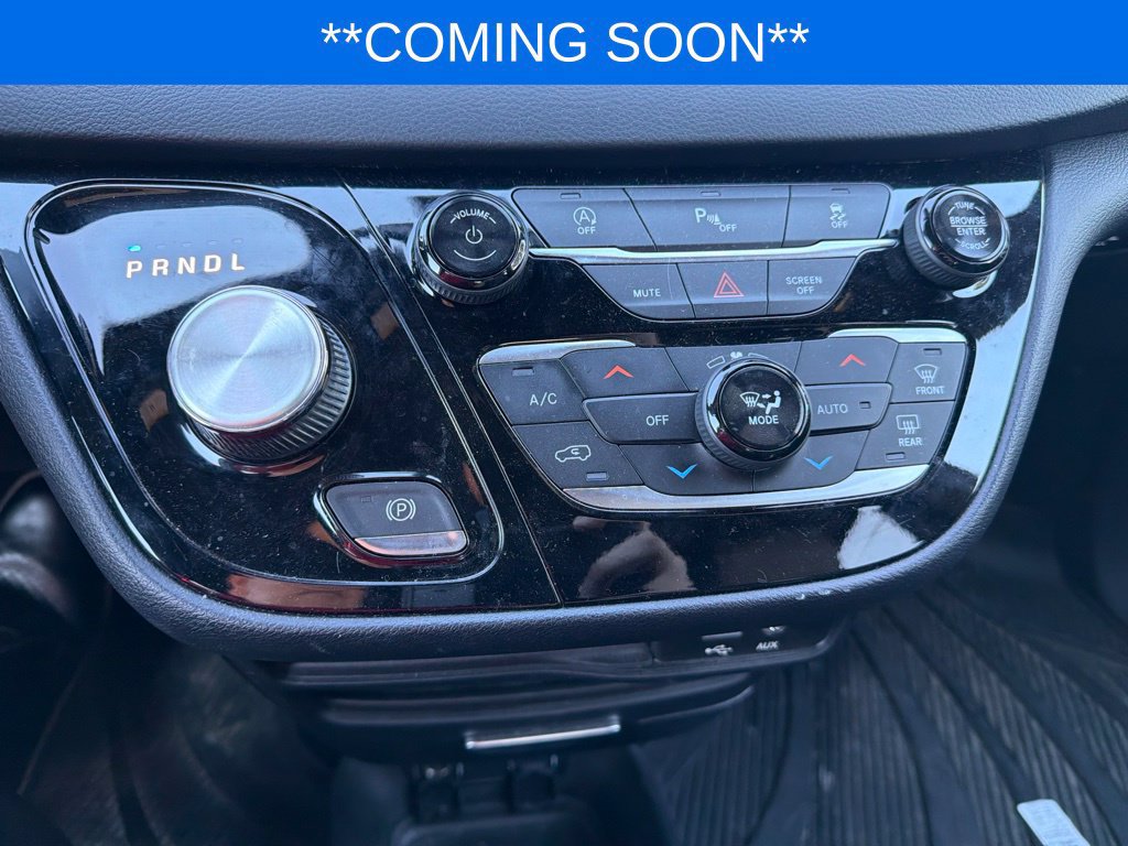 Used 2018 Chrysler Pacifica Touring-L w/ S Appearance Package FWD image 16