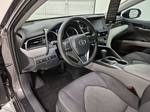 Used 2022 Toyota Camry LE image 9