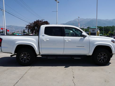 Certified 2022 Toyota Tacoma SR5 w/ Technology Package AWD/4WD image 9