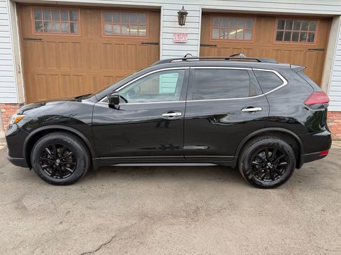 Used 2018 Nissan Rogue SV w/ Premium Package FWD image 6