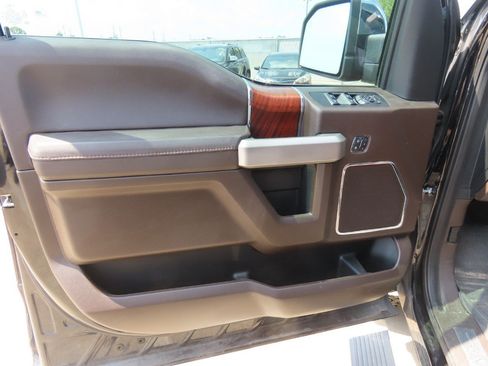 Used 2019 Ford F150 King Ranch w/ Equipment Group 601A Luxury AWD/4WD image 23