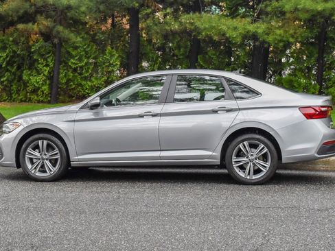Used 2024 Volkswagen Jetta SE FWD image 4
