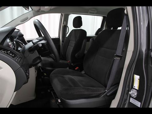 Used 2016 Dodge Grand Caravan American Value Package FWD image 5