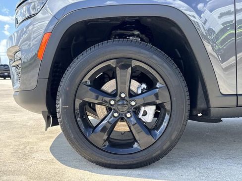 New 2025 Jeep Grand Cherokee Limited w/ Black Appearance Package image 4