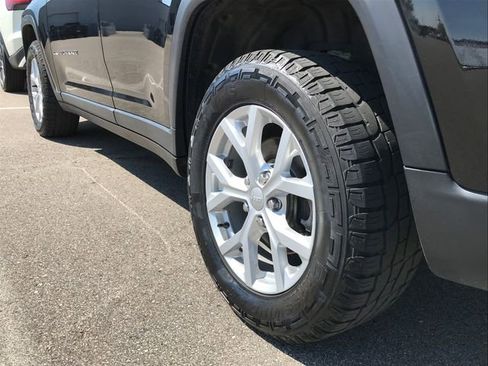 Used 2023 Jeep Grand Cherokee Limited AWD/4WD image 14