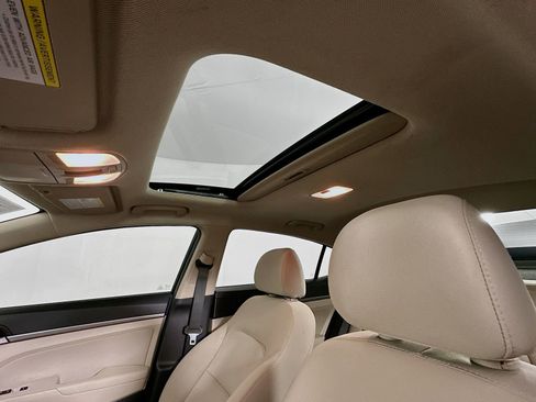 Used 2017 Hyundai Elantra Value Edition image 22