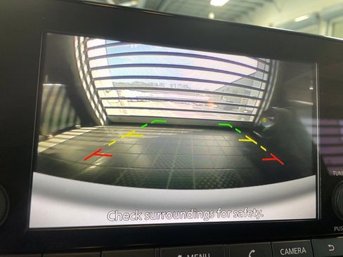 Used 2024 Nissan Pathfinder SV image 10