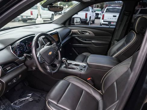 Used 2022 Chevrolet Traverse Premier FWD image 16