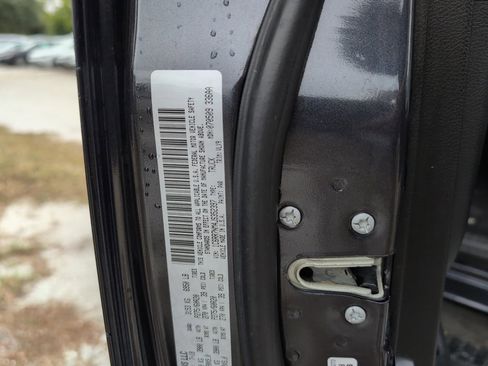 Used 2018 RAM 1500 Laramie image 14