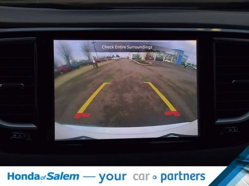 Used 2024 Chrysler Pacifica Touring-L image 25