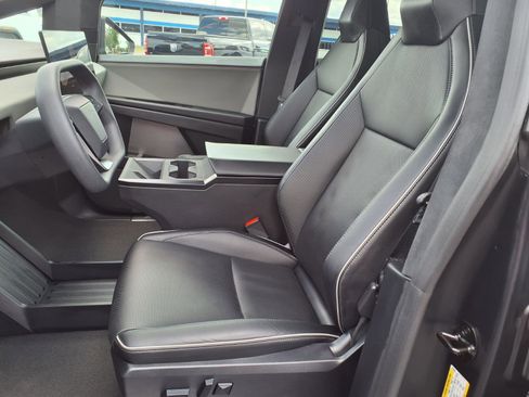 Used 2025 Tesla Cybertruck AWD Crew Cab image 16